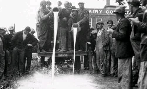 美國數十萬加侖牛奶倒下水道