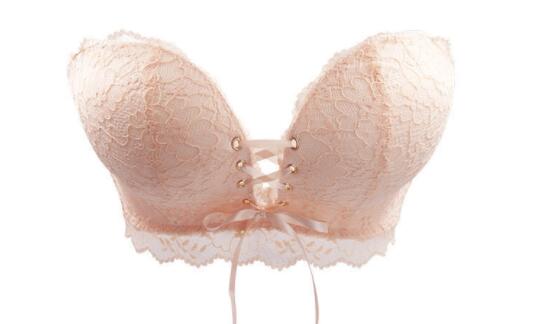 空姐執(zhí)勤時洗手間發(fā)內(nèi)衣照被開除