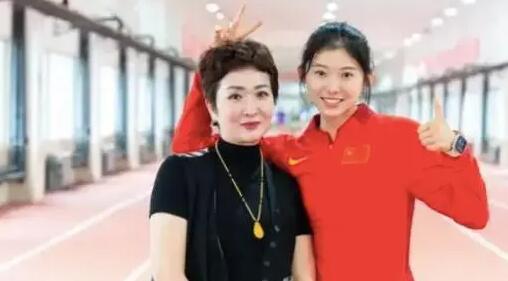 吳艷妮回應(yīng)直播爭議