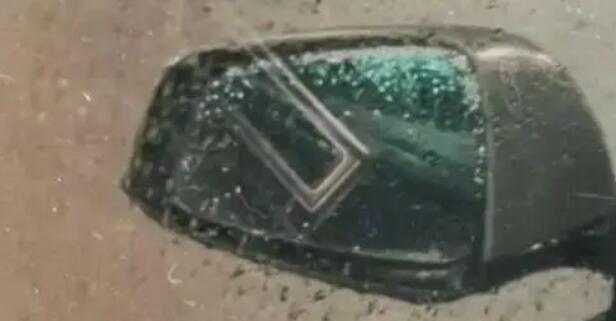 容祖兒香港雨中開(kāi)車(chē)蔡卓妍害怕大喊