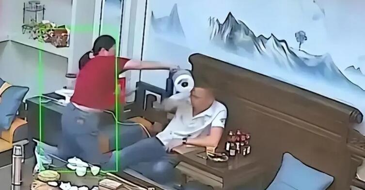 妻子遭家暴后用開(kāi)水澆丈夫