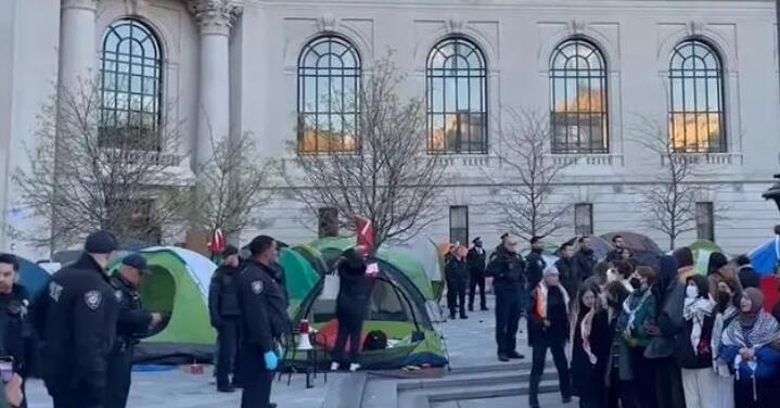 美國警方身著防暴裝備沖進耶魯大學