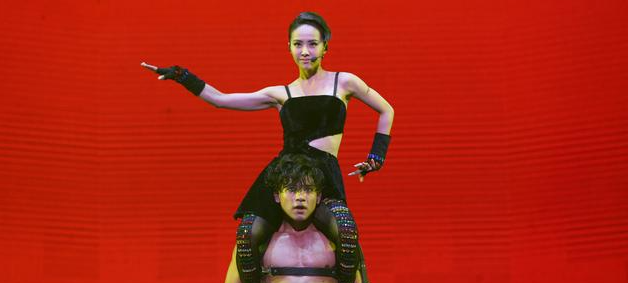 冒充小學生誘騙女生騎大馬