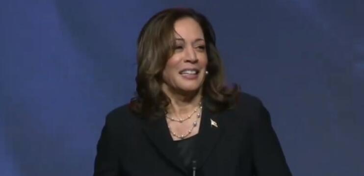 美國副總統哈里斯口誤稱自己為總統