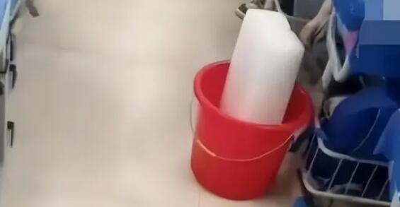 家長建議裝空調(diào)被拒