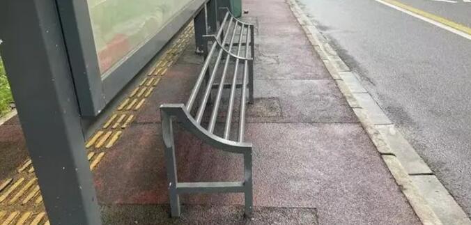 長(zhǎng)沙公交站臺(tái)奇怪座椅引吐槽