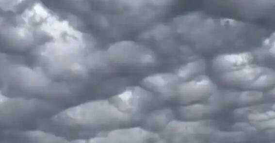 大連天空現窟窿云